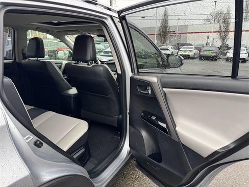 Used 2017 Toyota RAV4 Limited image 13