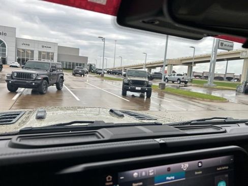 Used 2025 Jeep Gladiator Rubicon image 20