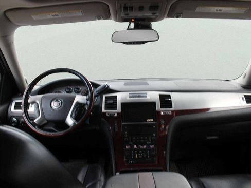 Used 2009 Cadillac Escalade AWD image 7