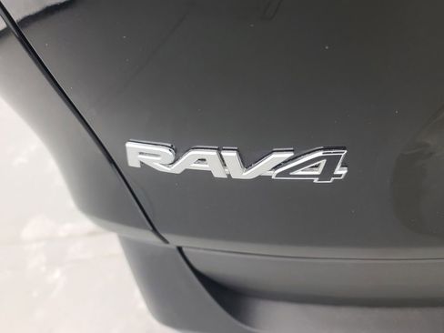 Used 2025 Toyota RAV4 XLE image 12