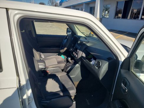 Used 2015 Jeep Patriot Latitude image 7