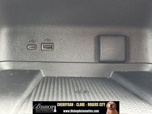 Used 2024 Chevrolet Traverse LT w/ Midnight/Sport Edition FWD image 12