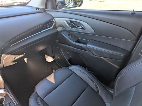 Used 2020 Chevrolet Traverse LT w/ LT Premium Package image 14