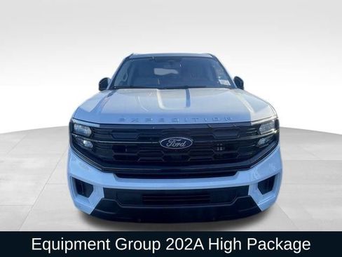 Used 2025 Ford Expedition Active image 2