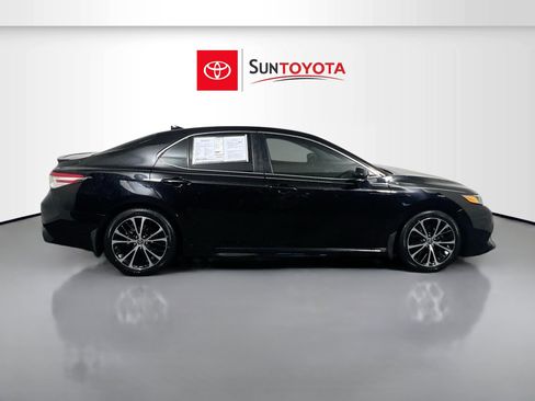 Used 2020 Toyota Camry SE w/ Convenience Package FWD image 2