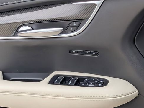 Used 2021 Cadillac XT6 Sport AWD/4WD image 25