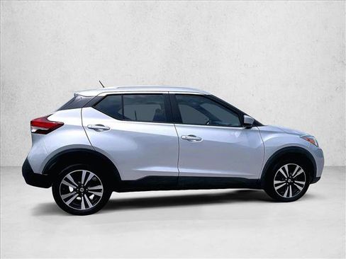 Used 2020 Nissan Kicks SV FWD image 5