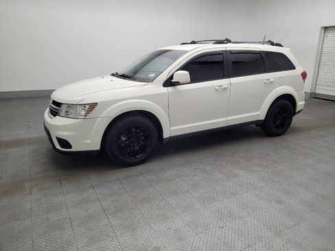 Used 2019 Dodge Journey SE w/ Premium Group image 2