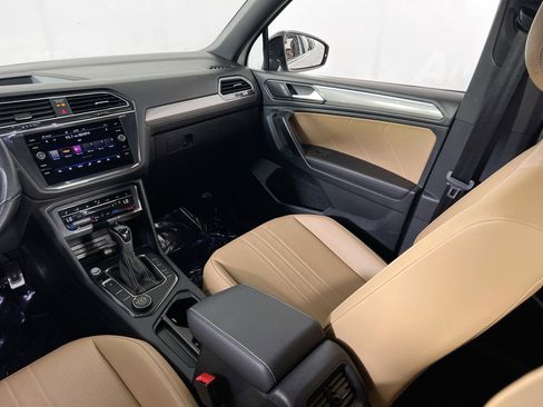 Used 2023 Volkswagen Tiguan SE R-Line image 23