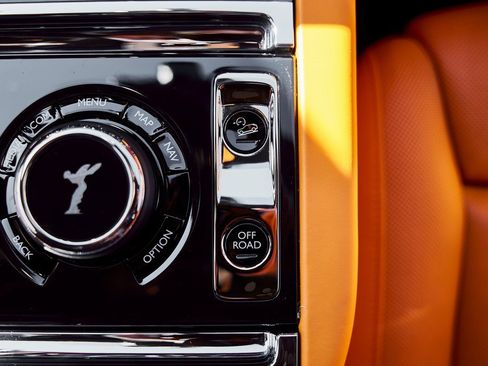 Used 2024 Rolls-Royce Cullinan Black Badge image 73