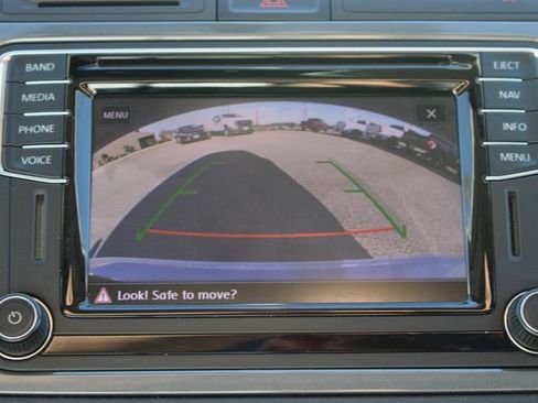 Used 2017 Volkswagen Tiguan Sport image 21