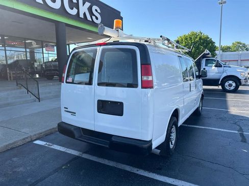 Used 2011 Chevrolet Express 2500 RWD image 8