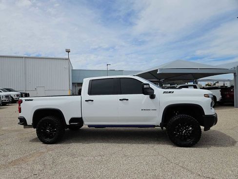 Used 2026 Chevrolet Silverado 2500 LTZ w/ Trail Boss Package AWD/4WD image 9