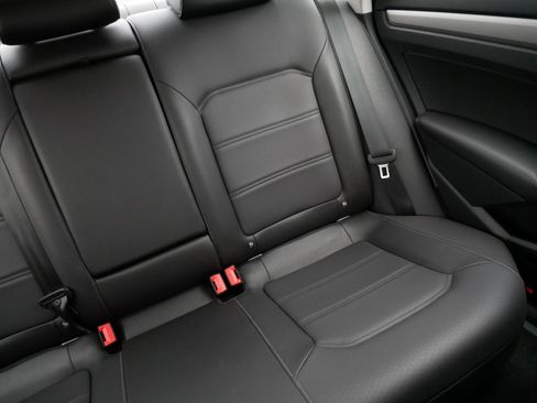 Certified 2022 Volkswagen Passat 2.0T SE FWD image 14