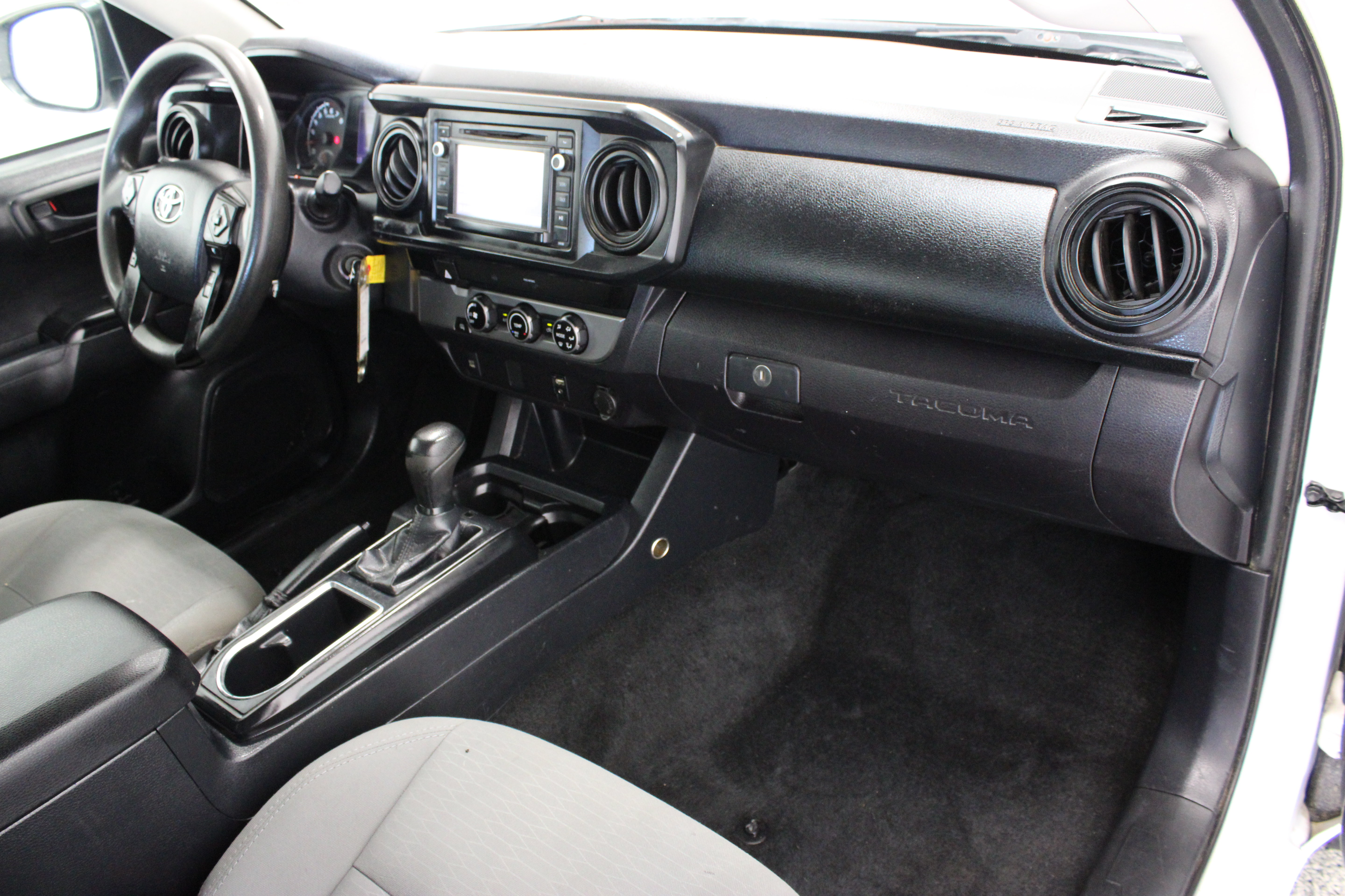 Used 2018 Toyota Tacoma SR RWD image 28