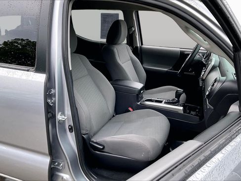 Used 2021 Toyota Tacoma SR5 w/ Technology Package AWD/4WD image 9
