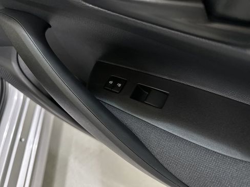 Used 2025 Toyota Corolla LE image 39