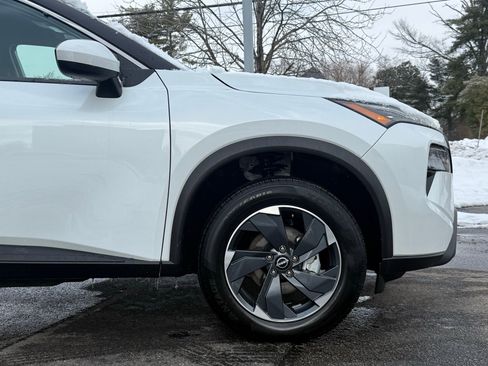 Used 2024 Nissan Rogue SV image 6