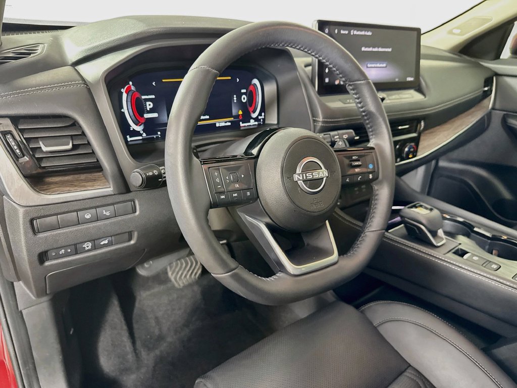 Used 2024 Nissan Rogue Platinum w/ Platinum Premium Package FWD image 11