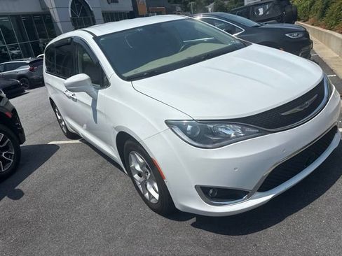 Used 2019 Chrysler Pacifica Touring Plus w/ Advanced Safetytec Group FWD image 4