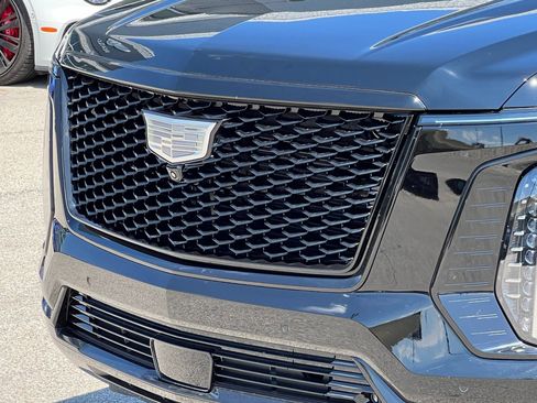 Used 2025 Cadillac Escalade ESV Sport Platinum w/ LPO, ONYX Package AWD/4WD image 13