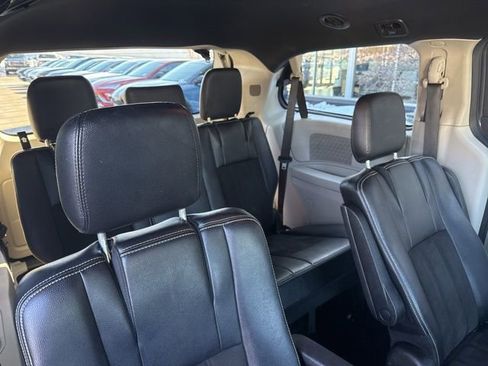 Used 2019 Dodge Grand Caravan SXT image 34