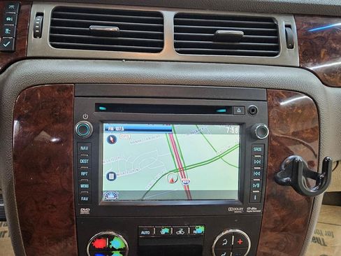 Used 2013 Chevrolet Suburban LTZ RWD image 31