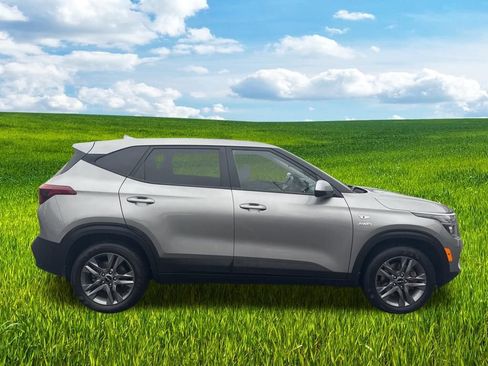 Used 2023 Kia Seltos LX image 13