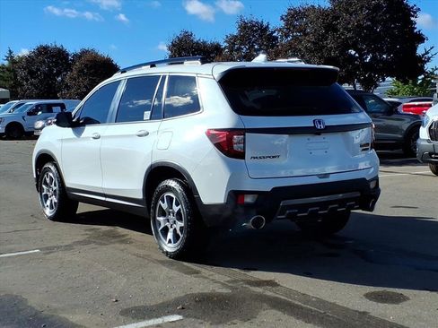 Used 2022 Honda Passport TrailSport image 3