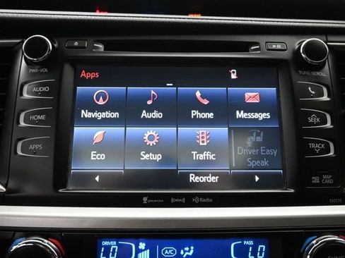 Used 2018 Toyota Highlander XLE AWD/4WD image 17