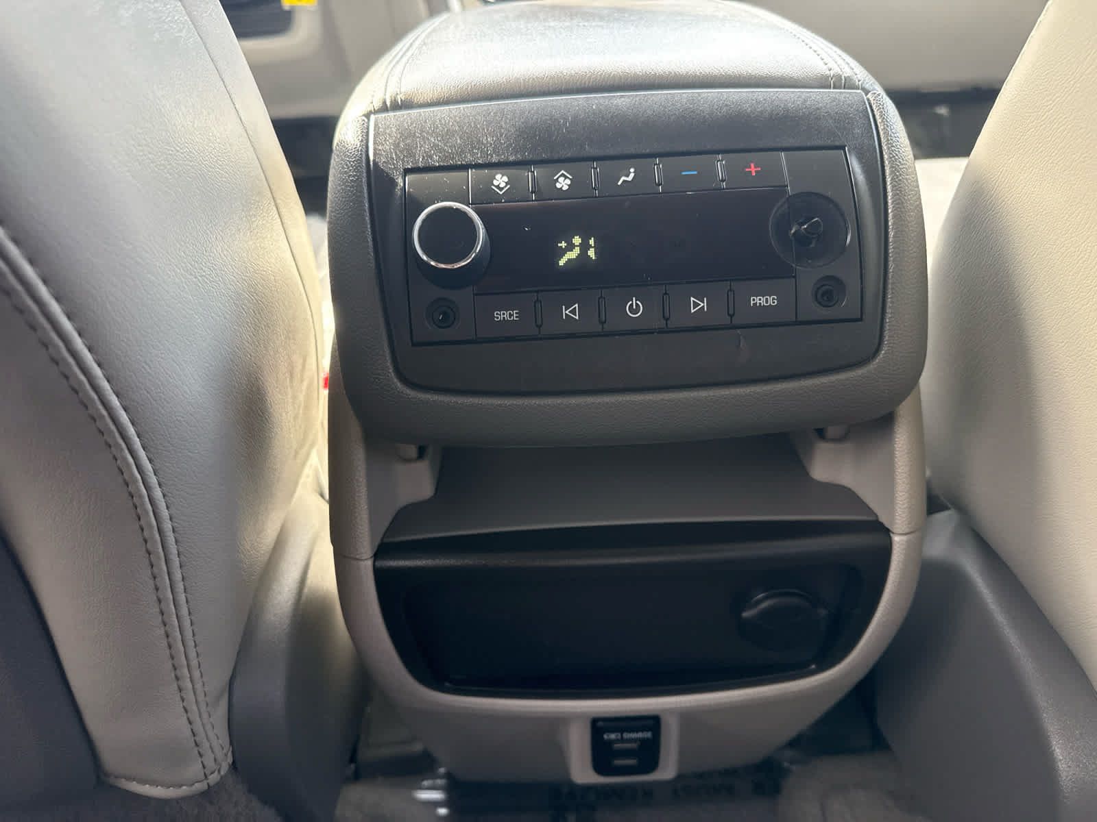 Used 2015 GMC Acadia SLT FWD image 16