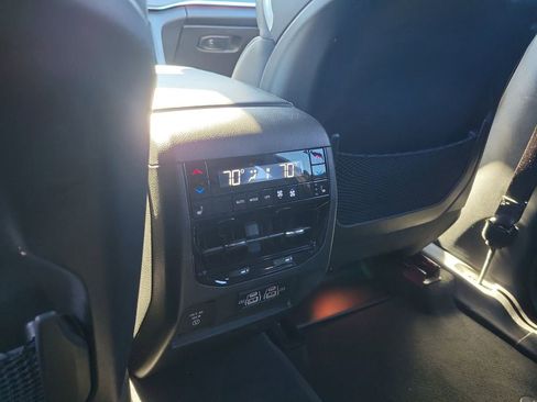 Used 2023 Jeep Grand Cherokee Overland w/ Luxury Tech Group IV image 16