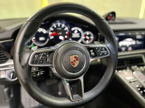 Used 2018 Porsche Panamera image 5