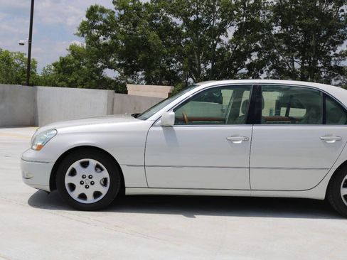 Used 2001 Lexus LS 430 RWD image 24