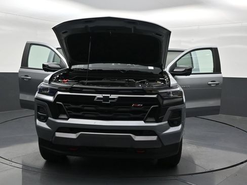 Used 2025 Chevrolet Colorado Z71 w/ Technology Package AWD/4WD image 37