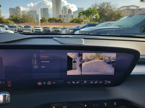 Used 2025 Buick Enclave Preferred w/ Power Package image 33