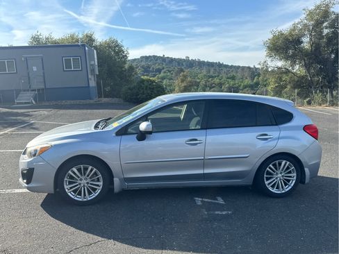 Used 2013 Subaru Impreza 2.0i Premium image 8