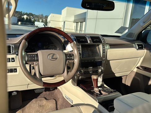 Used 2018 Lexus GX 460 Luxury image 17