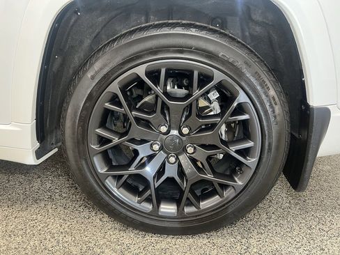 Used 2024 Jeep Grand Cherokee L Summit image 25