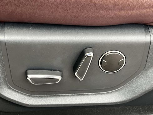 Used 2023 Ford Expedition Limited image 34