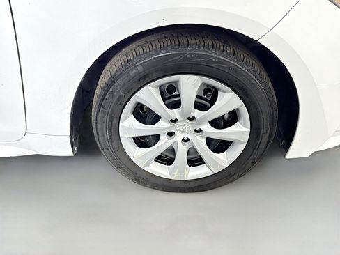 Used 2022 Toyota Corolla LE FWD image 31