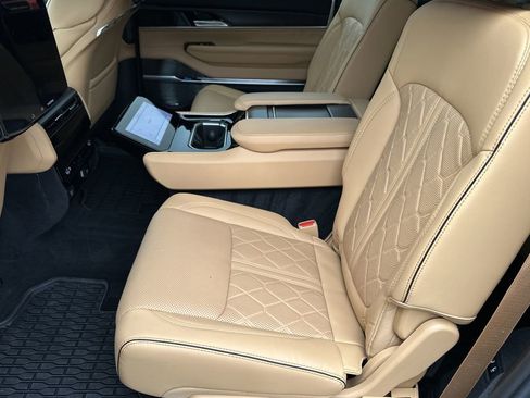 Certified 2025 Jeep Grand Wagoneer Series III w/ Rear Seat Video Group 1 AWD/4WD image 15