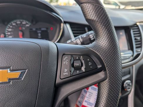 Used 2021 Chevrolet Trax LT AWD/4WD image 14