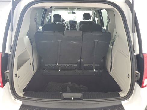 Used 2018 Dodge Grand Caravan SE w/ UConnect Hands-Free Group FWD image 31