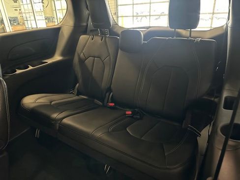 New 2026 Chrysler Pacifica Select image 18
