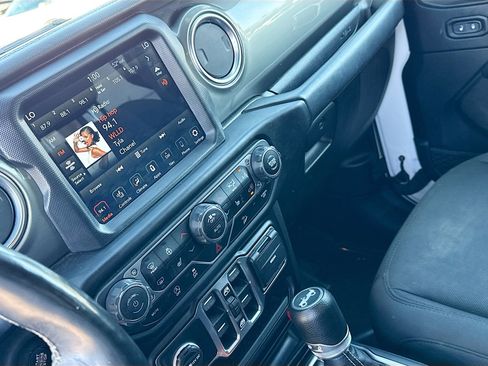 Used 2020 Jeep Wrangler Unlimited Sahara image 26