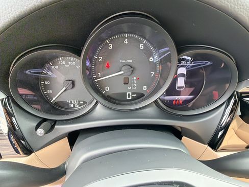Certified 2026 Porsche Macan AWD/4WD image 40