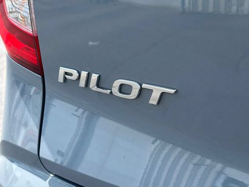 Used 2022 Honda Pilot Touring image 11