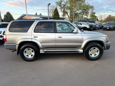 Used 2002 Toyota 4Runner SR5 AWD/4WD image 10