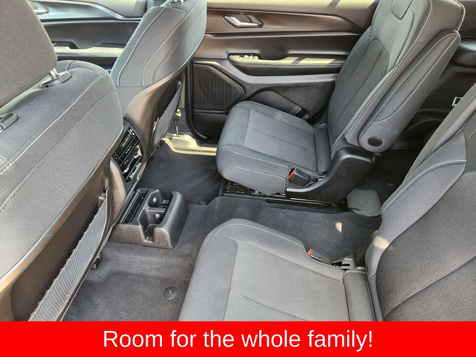 Used 2025 Jeep Grand Cherokee L Laredo RWD image 40